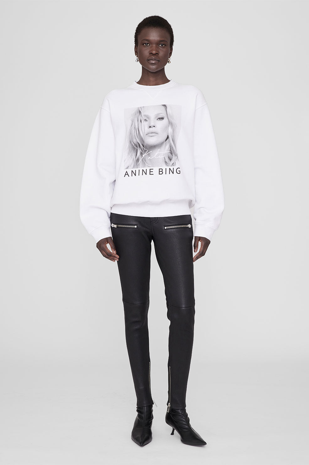 Anine Bing Jaci Sweatshirt Smiley in White - Black White Denim