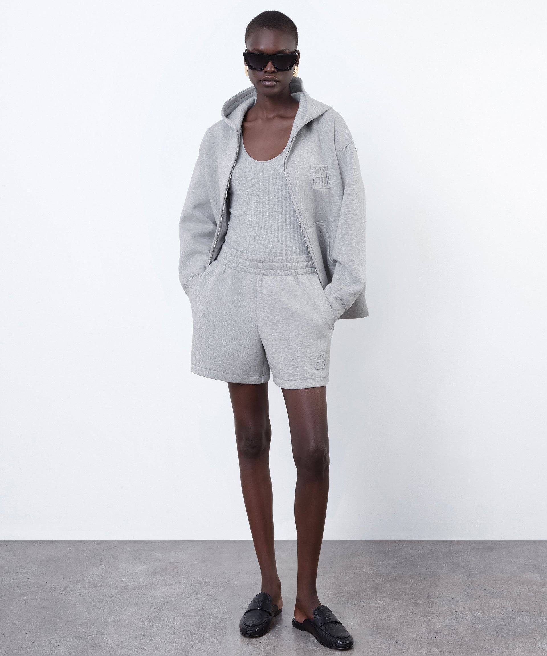 //www.aninebing.com/cdn/shop/files/HP_APRILWK2_DESKTOP__0002_AB-LOOK46_ProdSpring25_ProdLookbook_ModelAwarMouIsaNilwik3618_1920x.progressive