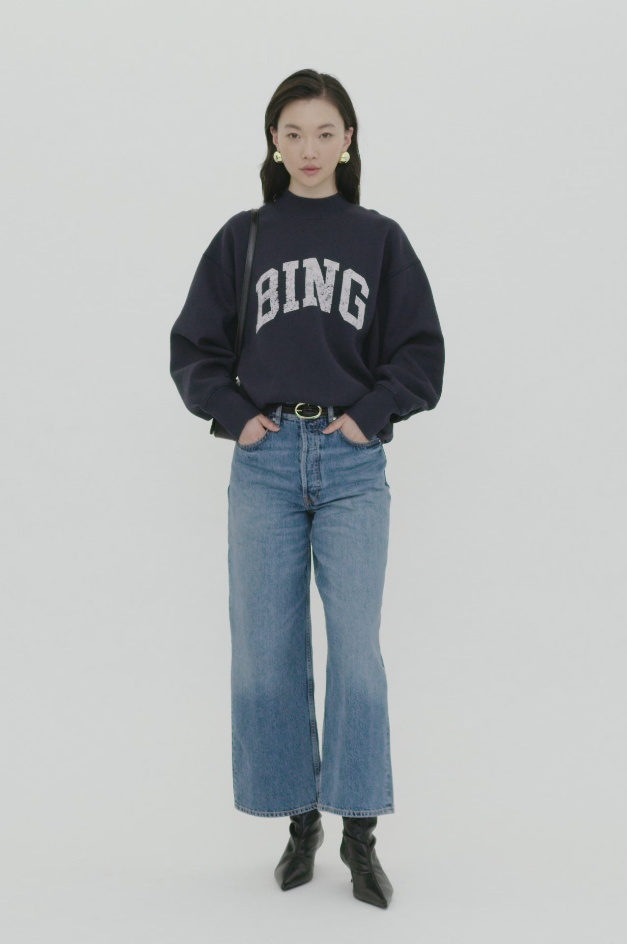 ANINE BING Bradie Sweatshirt Bing - Navy - On Model Video